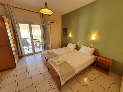 Bed, Balcony/Terrace, locker, towels, wardrobe