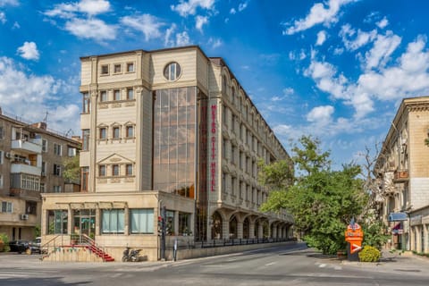 Property building, Neighbourhood