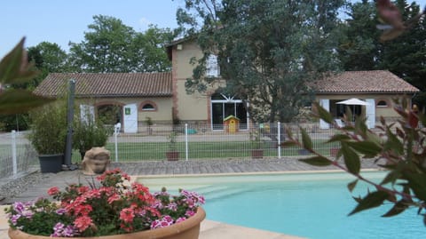 Property building, Garden view, Pool view, Swimming pool