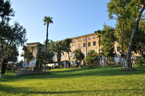 Facade/entrance, Garden