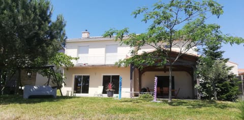 Property building, Facade/entrance, Off site