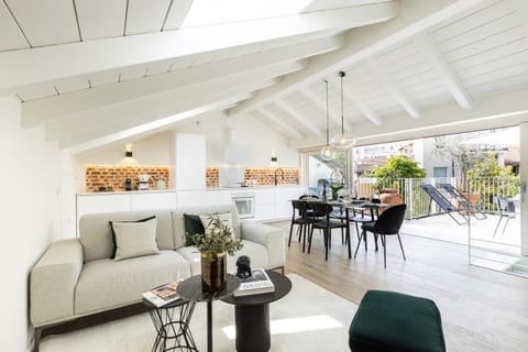 *Villa Olivo*with private terrace & Jacuzzi + 3bedrooms House in Milan