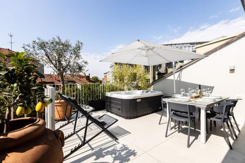 *Villa Olivo*with private terrace & Jacuzzi + 3bedrooms House in Milan