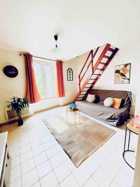 The king Duplex in the enter of Fontainebleau Apartment in Fontainebleau