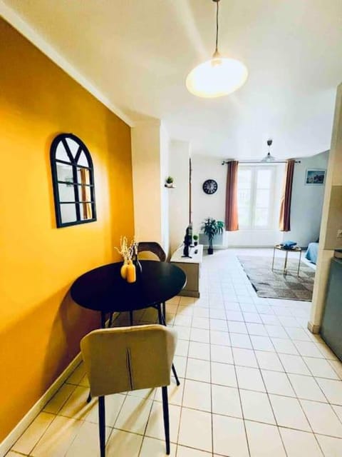 The king Duplex in the enter of Fontainebleau Apartment in Fontainebleau