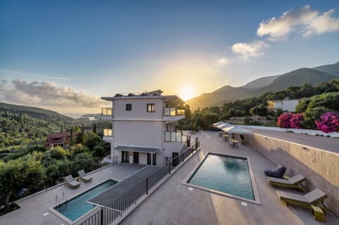 Neighbourhood, Balcony/Terrace, City view, Mountain view, Pool view, Street view, Sunrise, Sunset