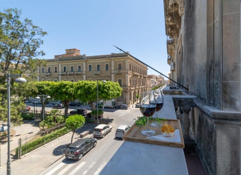 Nearby landmark, Balcony/Terrace, City view