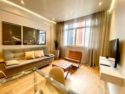 TV and multimedia, Living room, Seating area, Evening entertainment