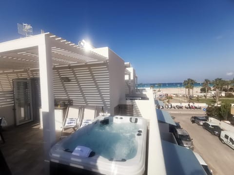 Day, Hot Tub, Balcony/Terrace, Swimming pool