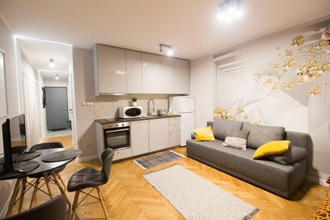 TV and multimedia, Kitchen or kitchenette, Living room, Seating area, Dining area, minibar, oven, pet friendly, stove