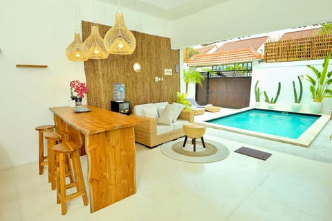 Living room, Dining area, Swimming pool