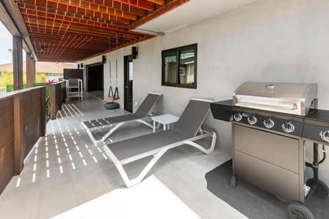 Patio, BBQ facilities, Balcony/Terrace, Dining area, Sea view, Sunset, sunbed