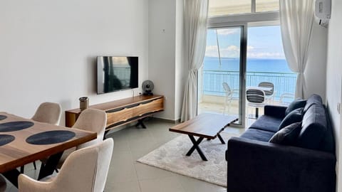 Natural landscape, TV and multimedia, Living room, Seating area, Sea view