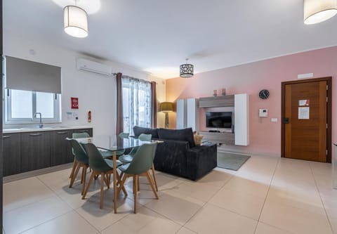 TV and multimedia, Living room, Seating area, Dining area, air conditioner