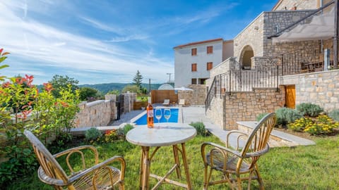 Property building, Garden, Balcony/Terrace, Seating area, Swimming pool