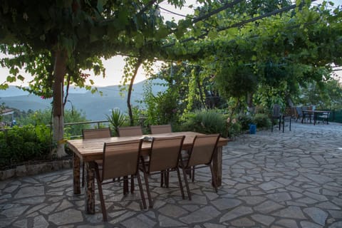 Patio, Spring, Day, Natural landscape, Garden, Dining area, Garden view, Mountain view, Breakfast