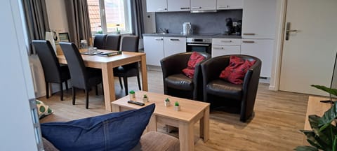 Kitchen or kitchenette, Seating area, Dining area