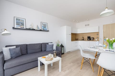 Kitchen or kitchenette, Living room, Seating area, minibar, stove