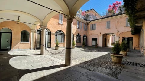 Property building, Day, Inner courtyard view