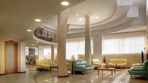 Property building, Communal lounge/ TV room, Lobby or reception, Seating area