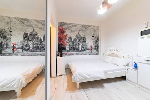 Bed, Living room