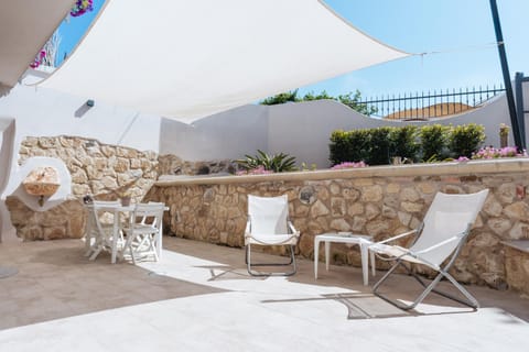 Balcony/Terrace, sunbed