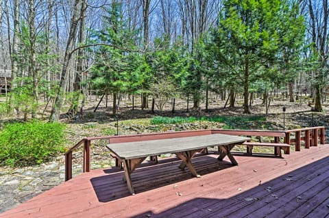 Family-Friendly Terra Alta Home with Lake View! House in Shenandoah Valley