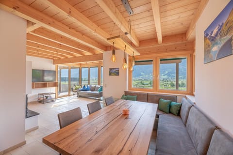 Seating area, Dining area