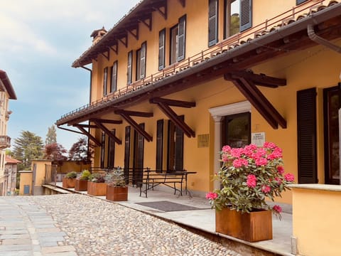 Property building, Day