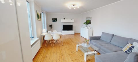 TV and multimedia, Living room, Seating area, Dining area