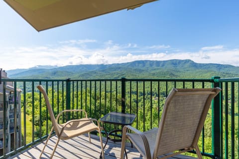 Balcony/Terrace, Mountain view