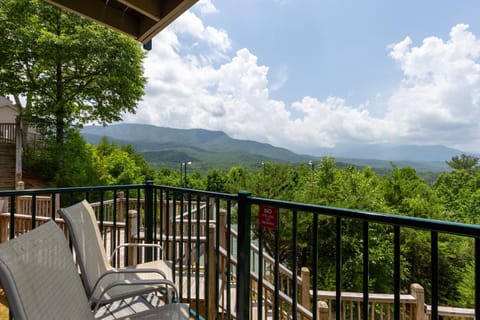 Balcony/Terrace, Mountain view