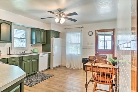 Fragola House - Family-Friendly Getaway! House in southwest garden