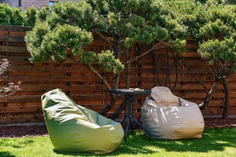 Garden, Seating area