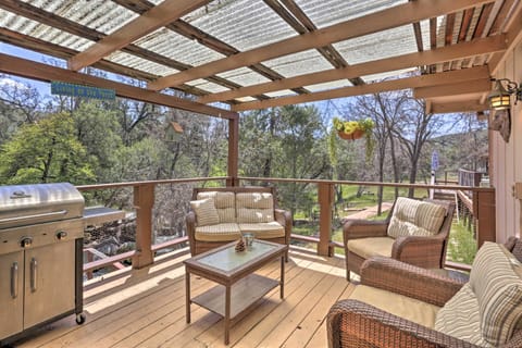 Gorgeous Oakhurst Retreat with Swimming Hole! House in Oakhurst