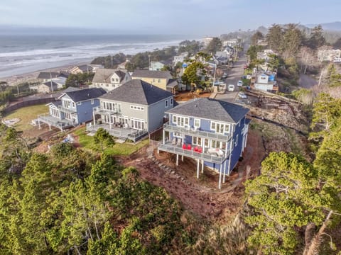 Panoramic Point House in Lincoln City