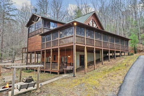 Property building, Day, Natural landscape, Area and facilities