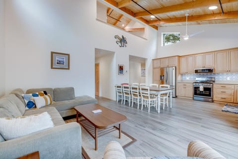 Tidepool Retreat House in Mendocino County