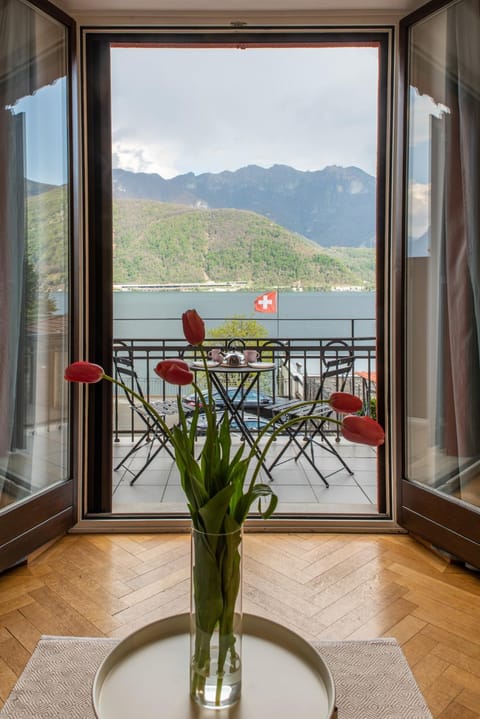 Natural landscape, Balcony/Terrace, Lake view, Mountain view
