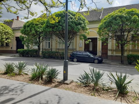 Property building, Facade/entrance, Parking