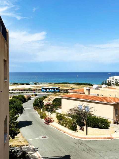 Sea view, Street view
