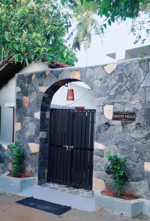 Facade/entrance