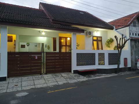 Facade/entrance