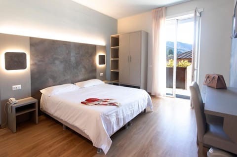 Bed, Balcony/Terrace, Bedroom, heating, air conditioner