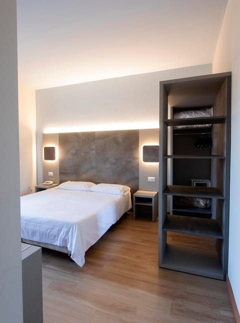 Bed, Bedroom, safe, wardrobe