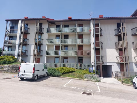 Property building, Street view, Parking