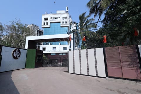 Facade/entrance, Day