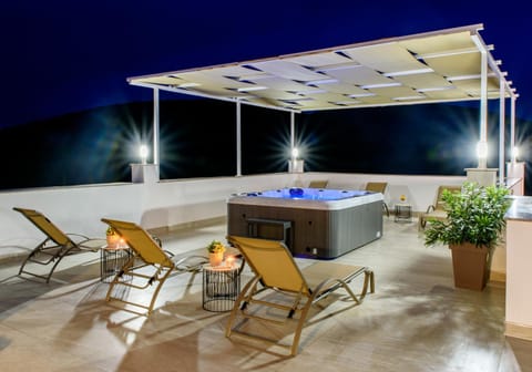 Patio, Night, sunbed