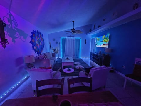 Communal lounge/ TV room, TV and multimedia, Living room, Seating area