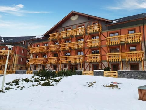 Property building, Spring, Day, Winter, Summer, Ski School, Skiing, Autumn, Parking